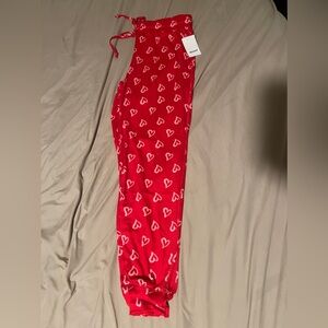 NWT ABOUND Laid Back Knit pants In Red Chinoise Festive Hearts Size M